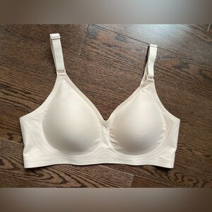 🆕 Cream Strapless Bra with Hook Closure